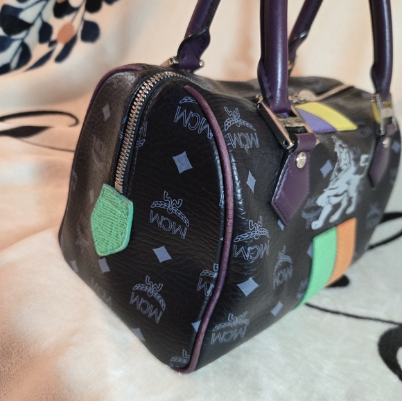 💯 Authentic MCM Black & Purple Visetos Princess Lion Boston Bag - Picture 9 of 16